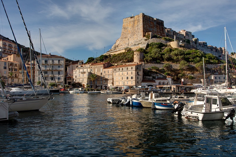 Porto Vecchio, em Bonifacio: uma bela chegada à Córsega