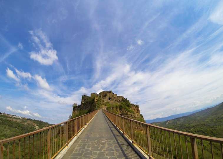 Civita de Bagnoregio na Italia (1)