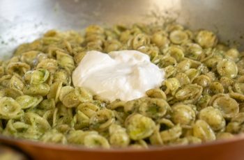 Orecchiette Com Um Molho Pesto