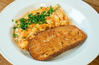 Tomate Com Ovos Alla Turca